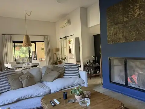 Casa 5 ambientes con 3 baños