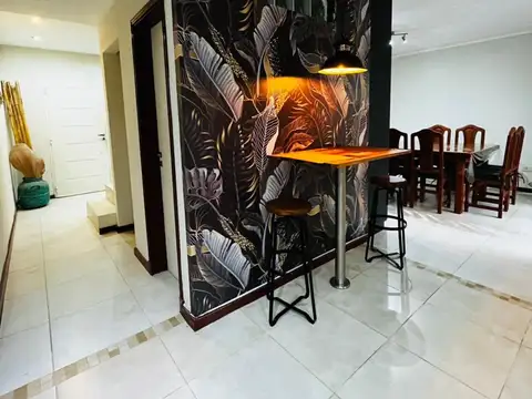 Depto Tipo Casa 6 ambientes con 2 baños