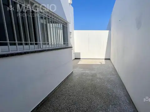 Depto Tipo Casa en Alquiler de 4 ambientes