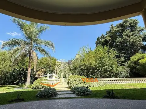 Casa 6 ambientes con 5 baños