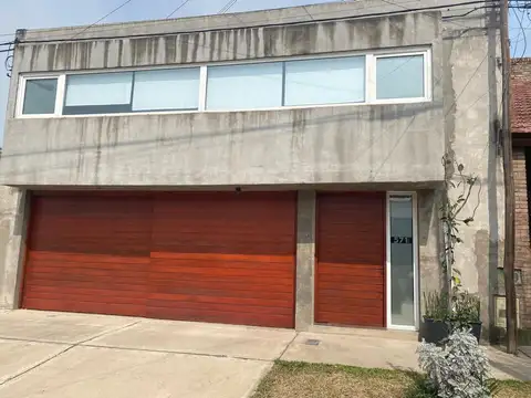 VENTA CASA 3 DORMITORIOS - ZONA ESTE