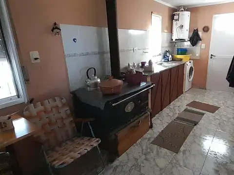 A 2000 m de la Avenida Rivadavia y a 3 Km de la ciudad de Las Flores