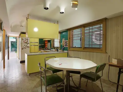 Venta - Casa 5 ambientes con cochera - Liniers
