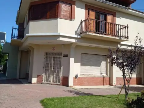 PH 4 AMBIENTES EN PRIMER PISO CON COCHERA EN PLANTA BAJA
