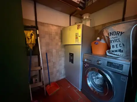 Casa en ALQUILER CON MUEBLES sobre doble lote central en CC Larena