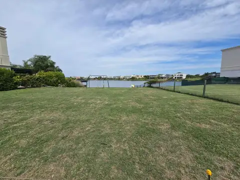 LOTE A LA LAGUNA  EN VENTA PUERTOS DEL LAGO BARRIO VISTAS