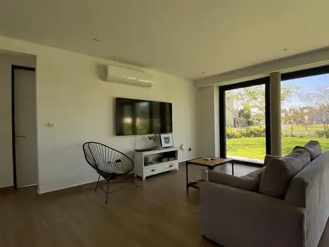 Casa 5 ambientes con 4 baños