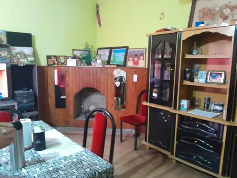 SE ALQUILA CASA EN GONZALEZ CATAN 