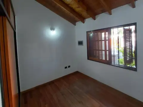 VENTA  IMPECABLE CHALET EN ITUZAINGÓ NORTE