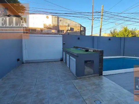 Casa en Venta con 2 cocheras