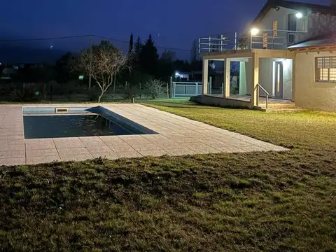 Casa 4 ambientes con 2 baños
