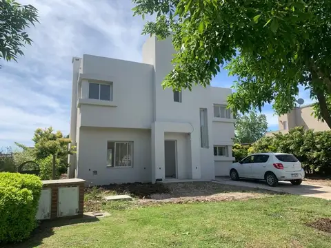 Casa en Venta en Countries y Barrios Cerrados en Pilar, USD 155.000