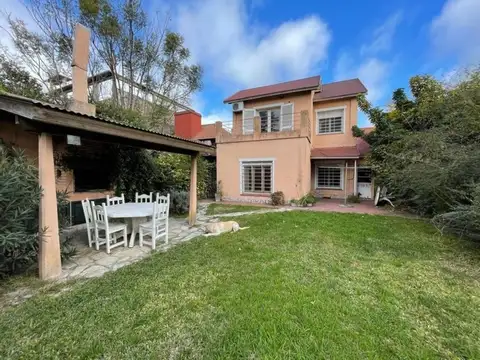 VENTA CASA 6 AMB C/GARAJE Y PARQUE EN ADROGUÉ