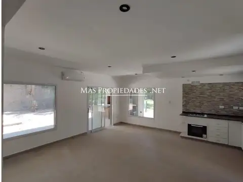 Casa 4 ambientes con 2 baños