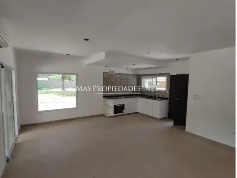 Casa en Alquiler con 2 cocheras