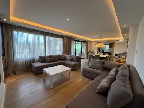 CASA EN VENTA, BARRIO DALVIAN.