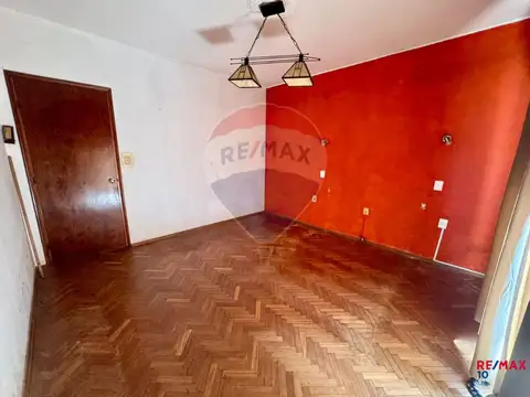 Casa 8 ambientes con 2 baños