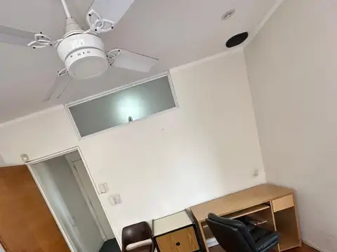 MORON CENTRO- OFICINA AMUEBLADA CON COMPARTIMENTOS + SALA DE RECEPCION