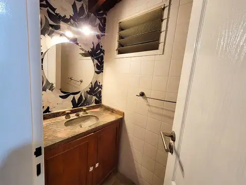 Casa 7 ambientes con 1 baño