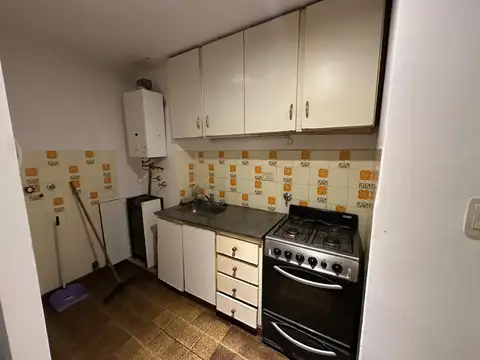 3 De Febrero 100, Piso 1