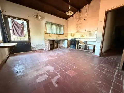 Casa 5 ambientes con 1 baño