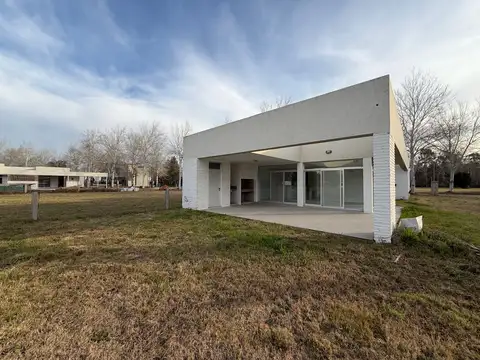 Casa en Venta 2 Dormitorios  3 Baños A Estrenar Pinares del Sur lote 478m2
