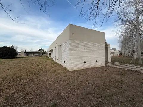 Casa 3 ambientes con 3 baños