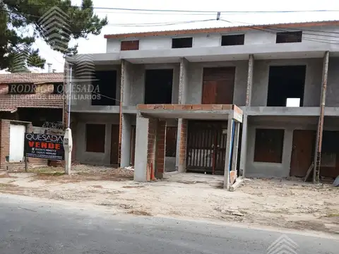 Depto Tipo Casa en Venta con 1 cocheras