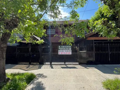 Duplex 4 amb. con cochera y patio