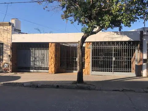 VENTA CASA EN BARRIO MAIPU I SECC.