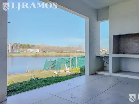 Casa 7 ambientes con 2 baños