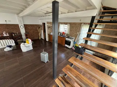 ALQUILER Dúplex al frente en pleno centro de City Bell 2 Dormitorios