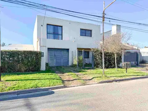 CASA EN VENTA EN PERGAMINO CON AMPLIO PATIO