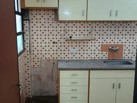 Departamento en Alquiler en Pompeya, $ 450.000
