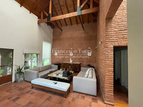 Casa en Alquiler al Oeste