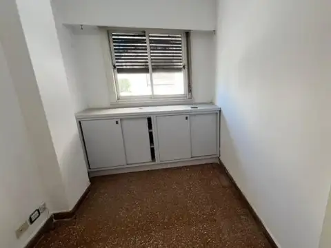 Amplio Departamento de 3 Ambientes + Escritorio en Morón Centro