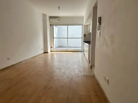 ALQUILER MONOAMBIENTE PATIO MUY LUMINOSO V DEVOTO