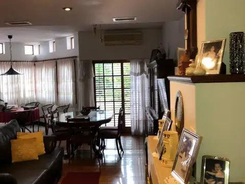 Casa 5 ambientes con 4 baños