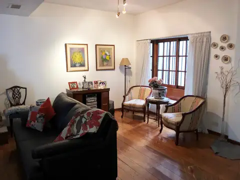 CASA DE 5 AMBIENTES. BOEDO: 4 BAÑOS, GARAGE, PARQUE, QUINCHO