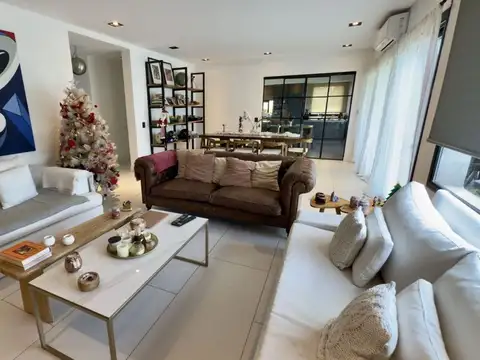 Casa en Venta en San Gabriel, USD 499.000