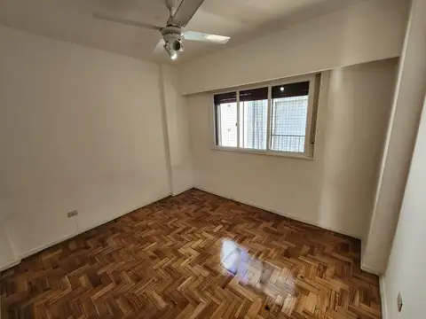 3 ambientes super luminosos  Balcón y lavadero. Impecable estado