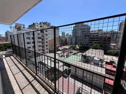 3 ambientes super luminosos  Balcón y lavadero. Impecable estado