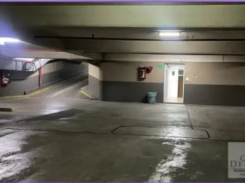 COCHERA FIJA MUY CÓMODA EN PB - SANTA FE 2300 - INMEJORABLE UBICACIÓN - AUTO GRANDE - AMENITIES