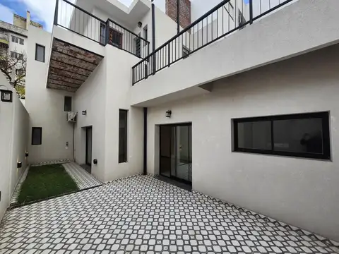 Casa de 3 dormitorios patio terraza y cochera