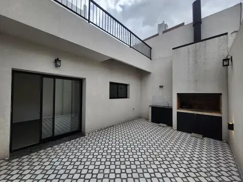 Casa En Venta 3 Dormitorios Con Cochera Patio Y Parrilla - República De La Sexta | Apto Crédito