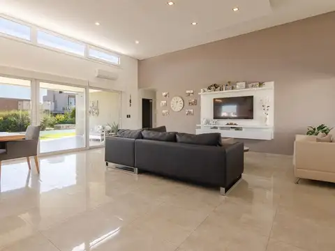 Casa en Alquiler de 3 dormitorios