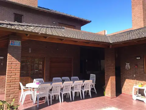 Casa 5 ambientes con 3 baños