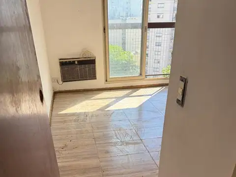 Hipólito Yrigoyen al 3200