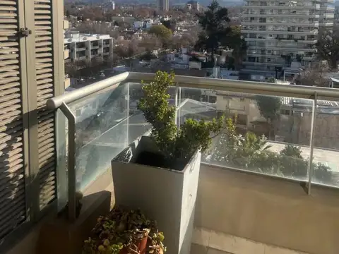 Torres Agustinas. HIPÓLITO YRIGOYEN 100