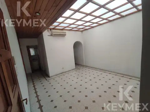 Casa 6 ambientes con 1 baño